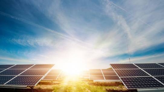 La historia de la tecnología solar. Desde la invención fotovoltaica hasta los viajes espaciales y las persianas solares